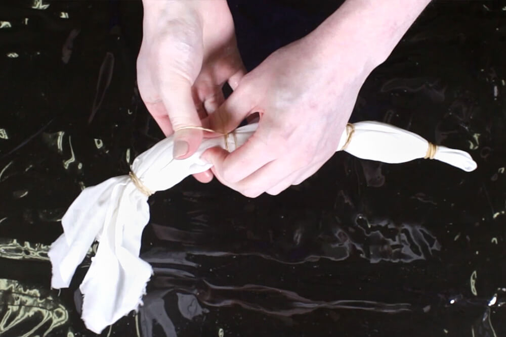 How to Dye Fabric - Shibori Tye-Die with Rubber Bands - Tying the fabric