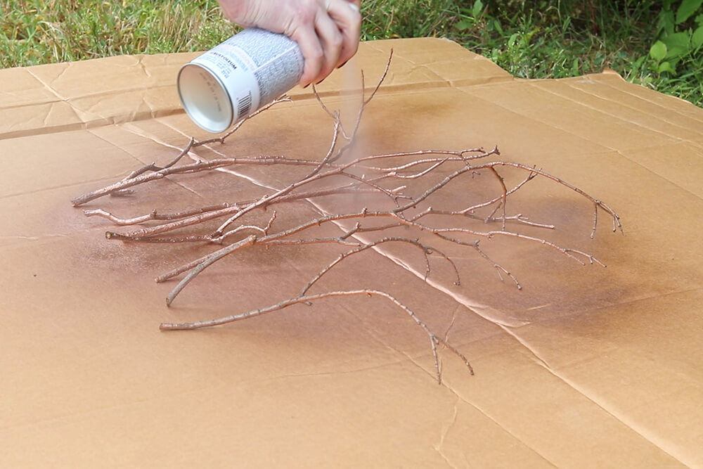 Fall Centerpiece with Leaves - Spray paint the branches