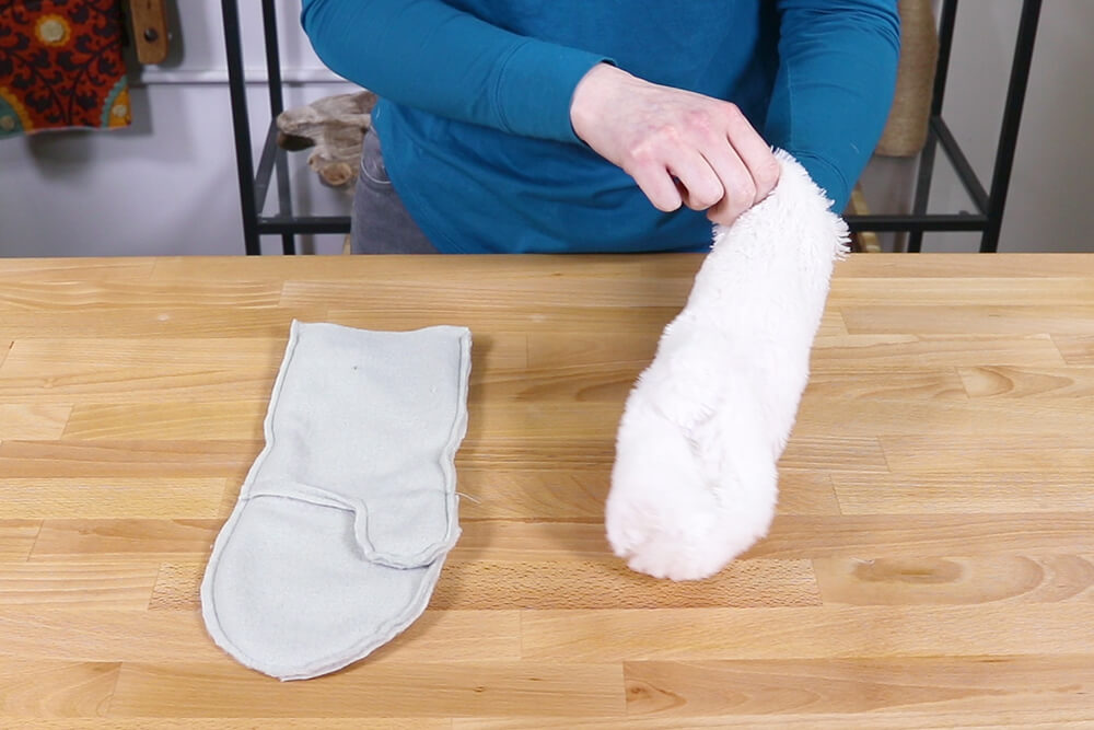 Fleece Mittens with Faux Fur - Turn the lining right side out