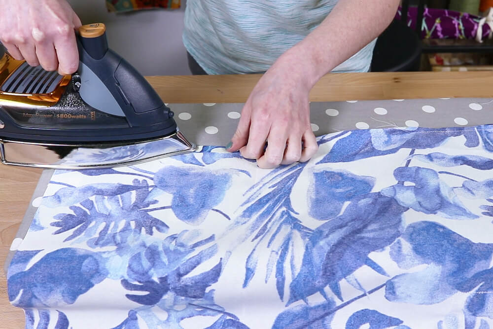 Folded Fabric Yoga Mat Bag – Man Sewing