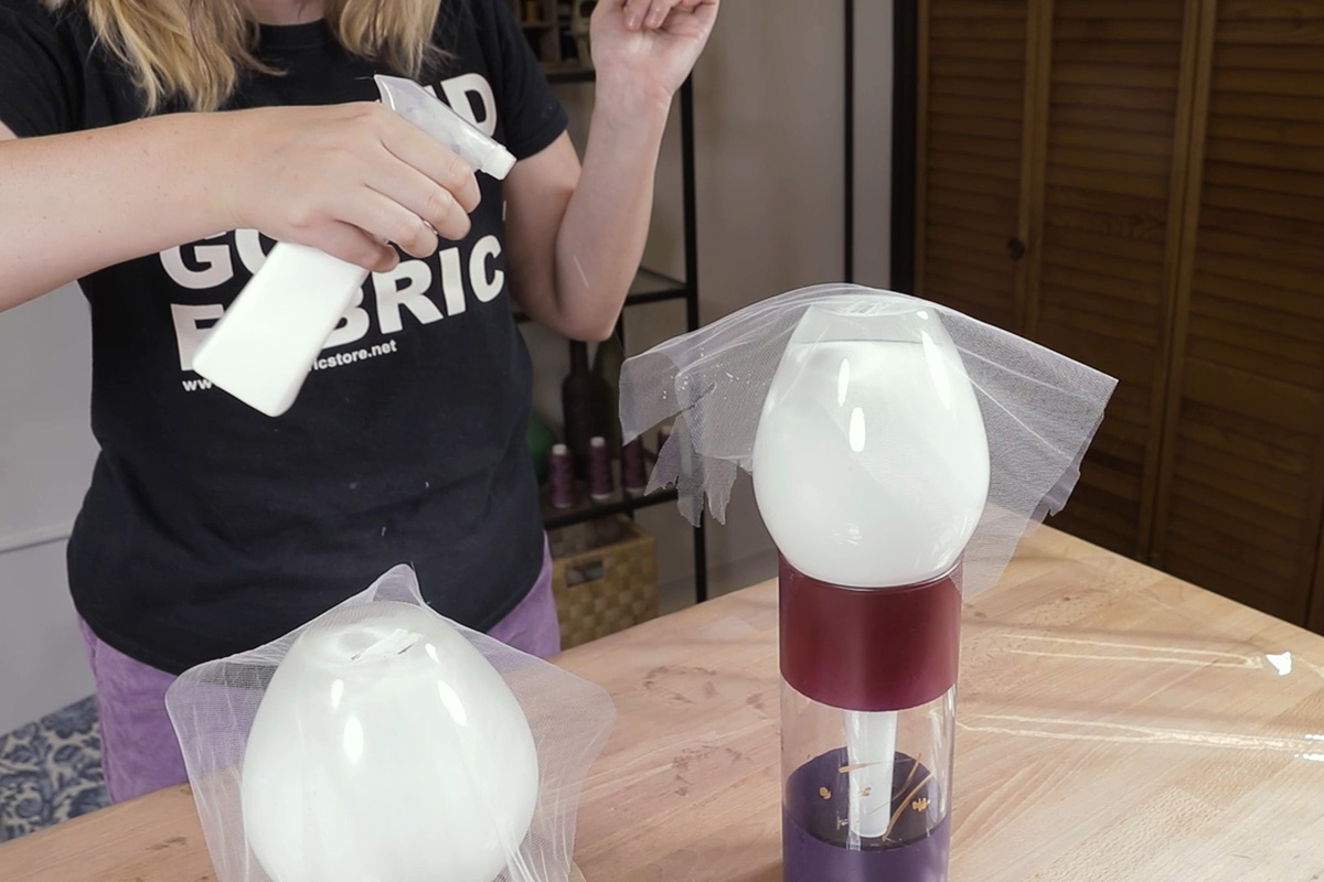Spray the tulle with starch