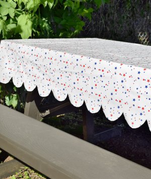 How to Make a Scalloped Outdoor Tablecloth with Oilcloth